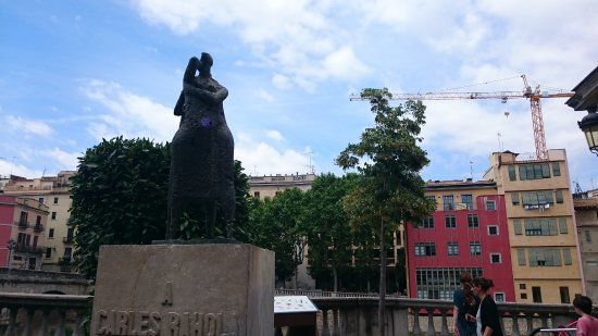 Monument a Carles Rahola